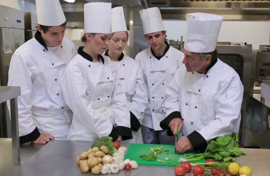 432245031-cooking-school-green-onion-apprentice-head-chef