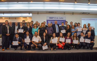 Entrega del diplomas a egresados del ISEP “13 de Julio”